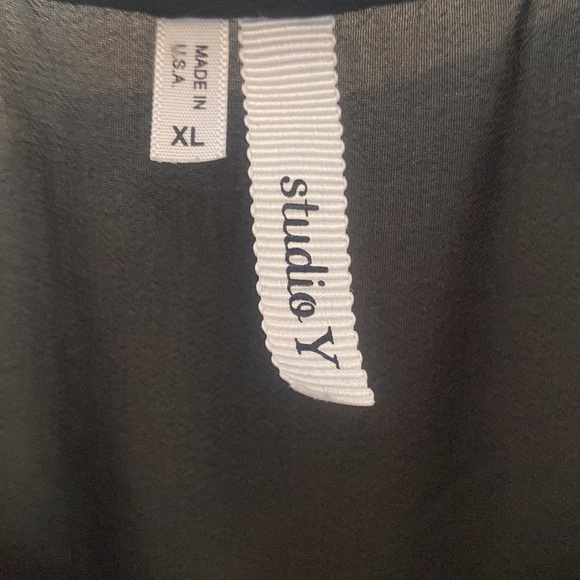 Studio Y Hi Lo Sleeveless Blouse - Picture 5 of 6